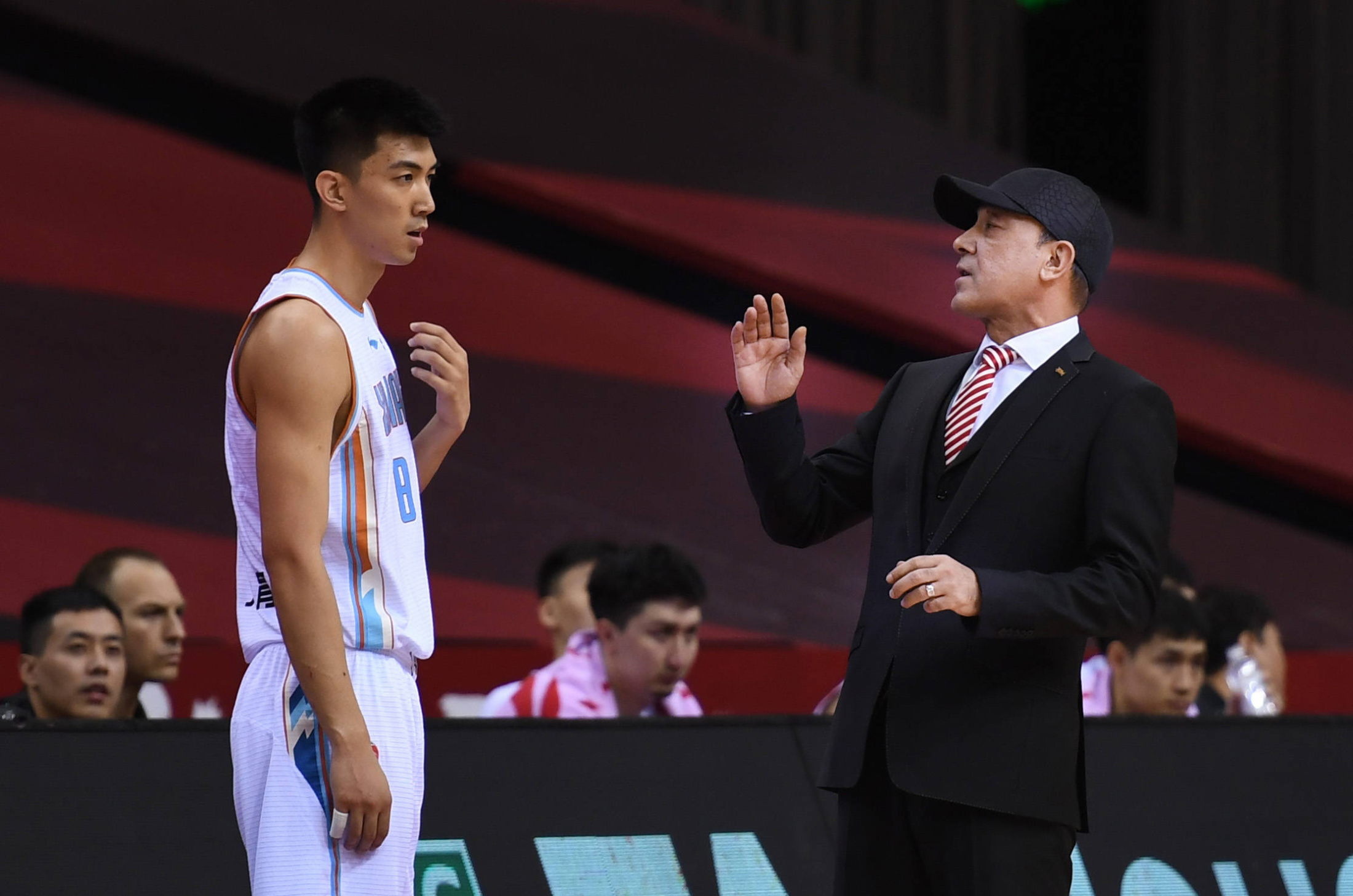 九游客服-新疆广汇发布备战花絮，转会期队长鼓劲，葡超任务艰巨，训练强度明显提升(马书记对新疆广汇篮球工作的要求)